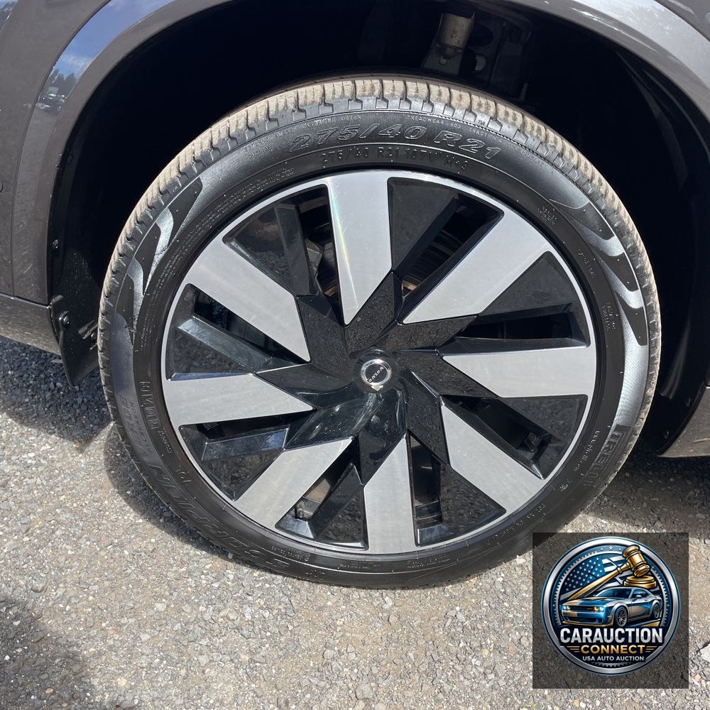 2024 Volvo XC90 T8 - Plus PHEV