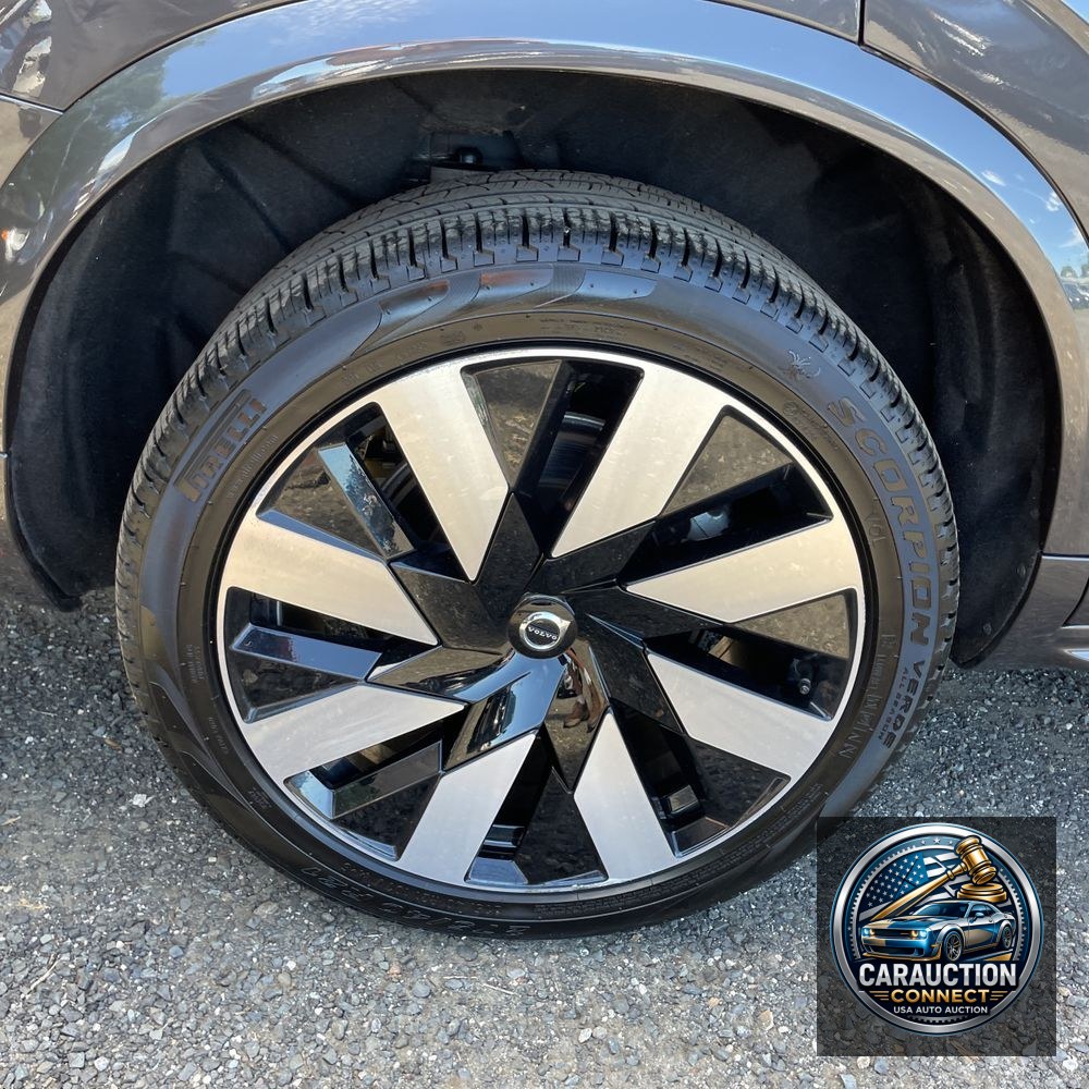 2024 Volvo XC90 T8 - Plus PHEV