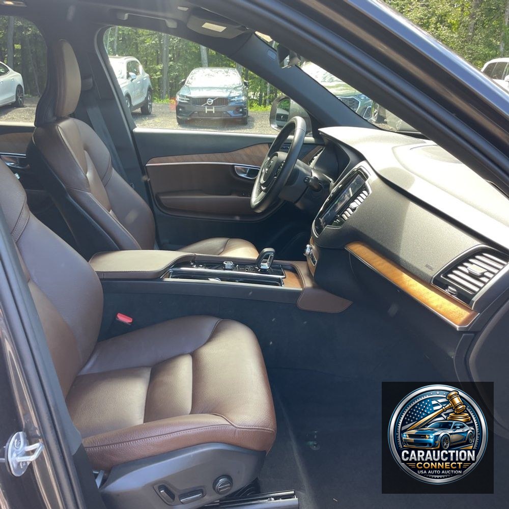 2024 Volvo XC90 T8 - Plus PHEV