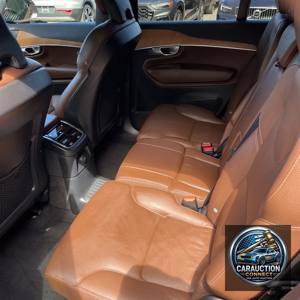 2024 Volvo XC90 T8 - Plus PHEV