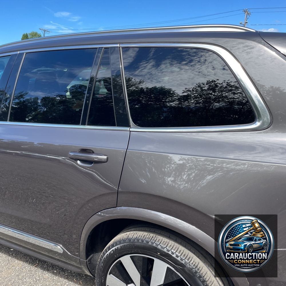 2024 Volvo XC90 T8 - Plus PHEV