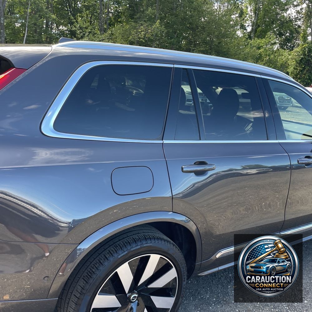 2024 Volvo XC90 T8 - Plus PHEV