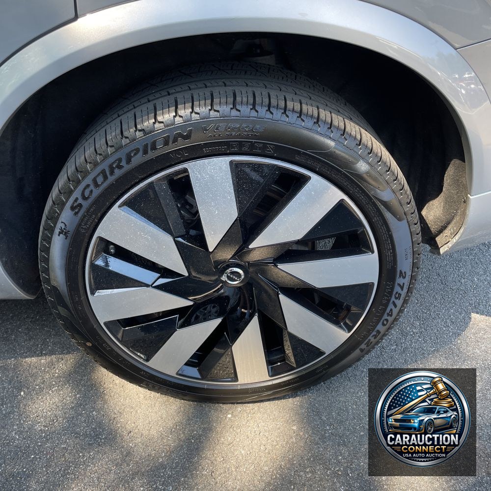 2024 Volvo XC90 T8 - Plus PHEV