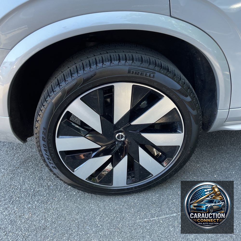 2024 Volvo XC90 T8 - Plus PHEV