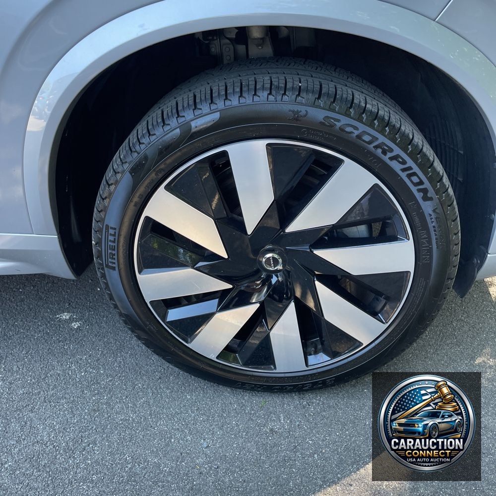 2024 Volvo XC90 T8 - Plus PHEV