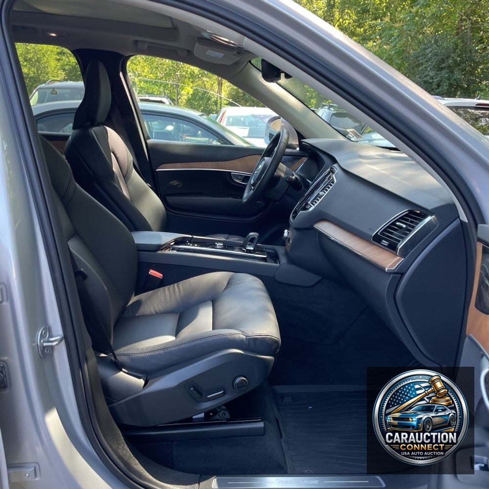 2024 Volvo XC90 T8 - Plus PHEV
