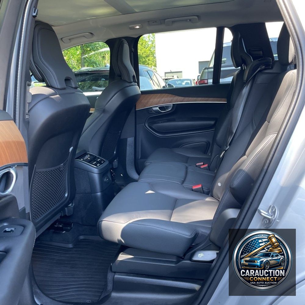 2024 Volvo XC90 T8 - Plus PHEV