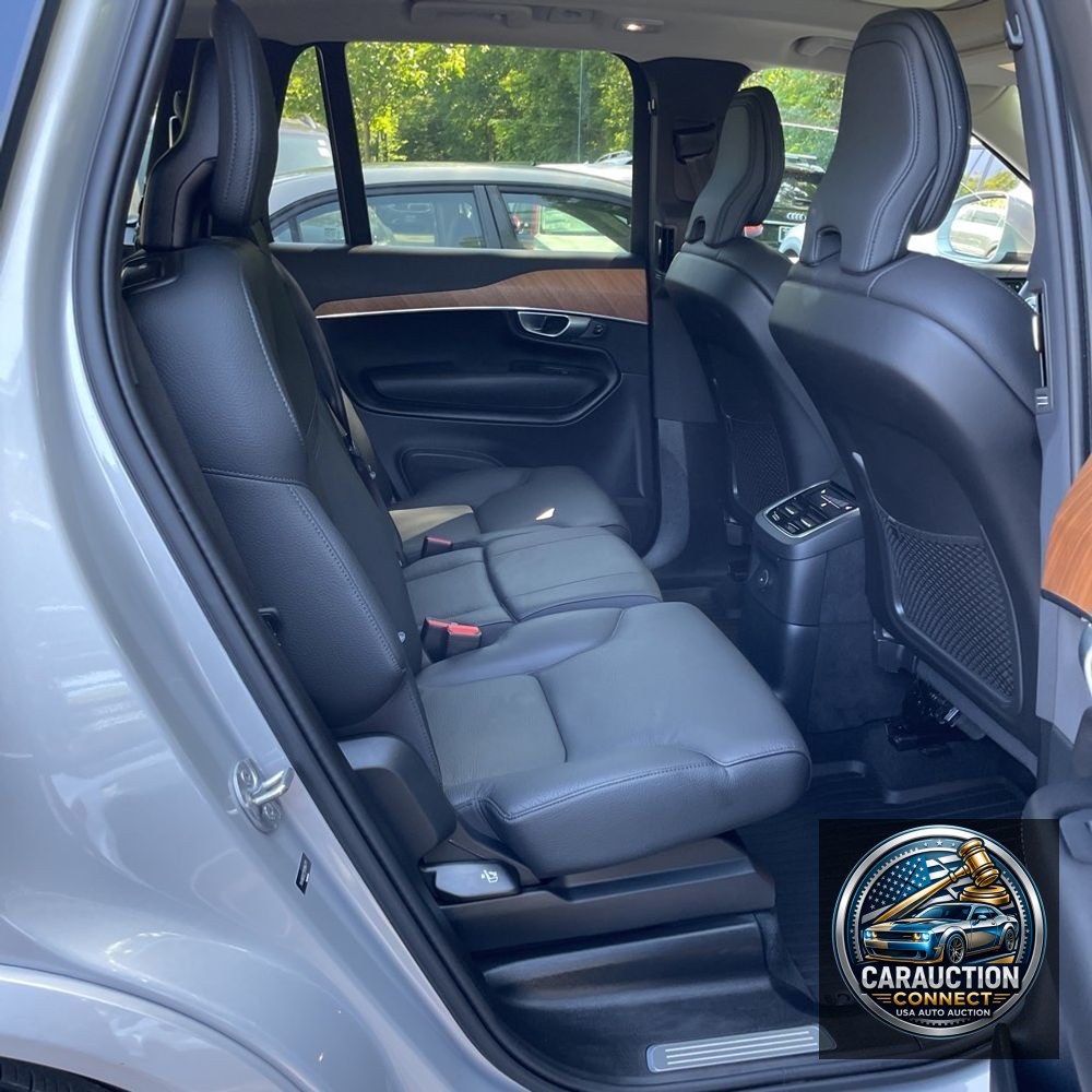 2024 Volvo XC90 T8 - Plus PHEV