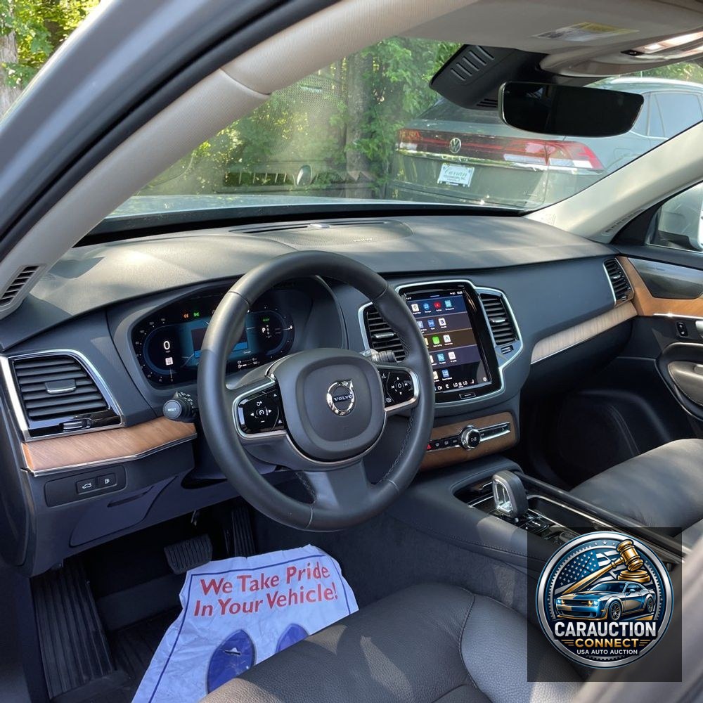 2024 Volvo XC90 T8 - Plus PHEV