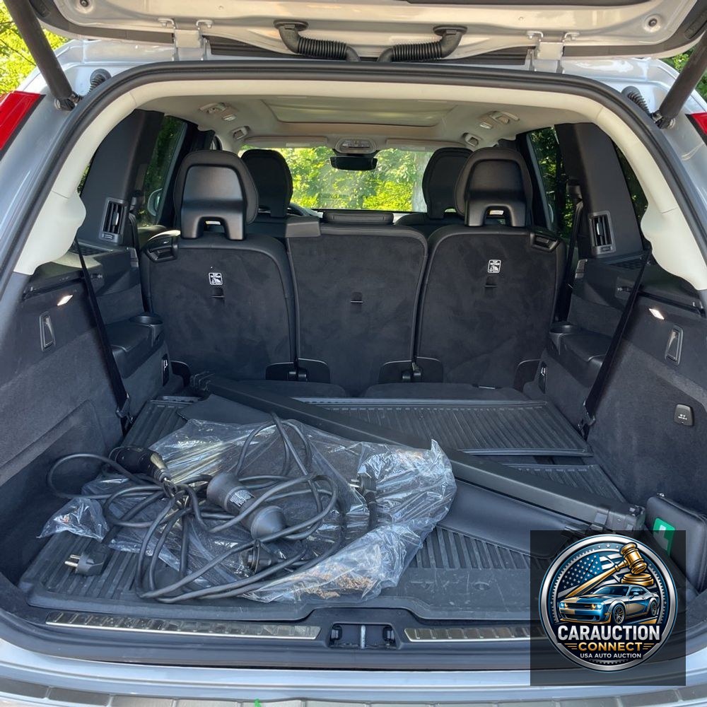 2024 Volvo XC90 T8 - Plus PHEV