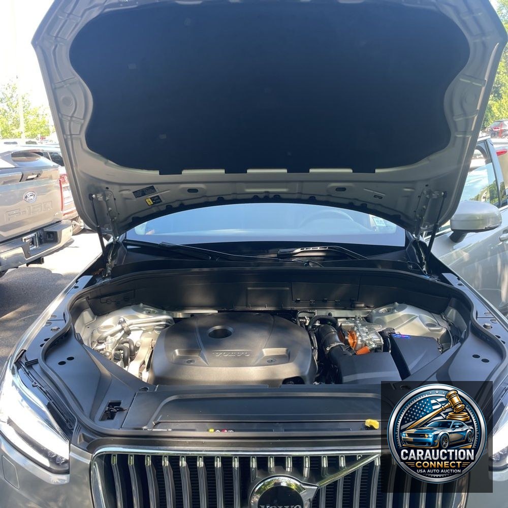 2024 Volvo XC90 T8 - Plus PHEV