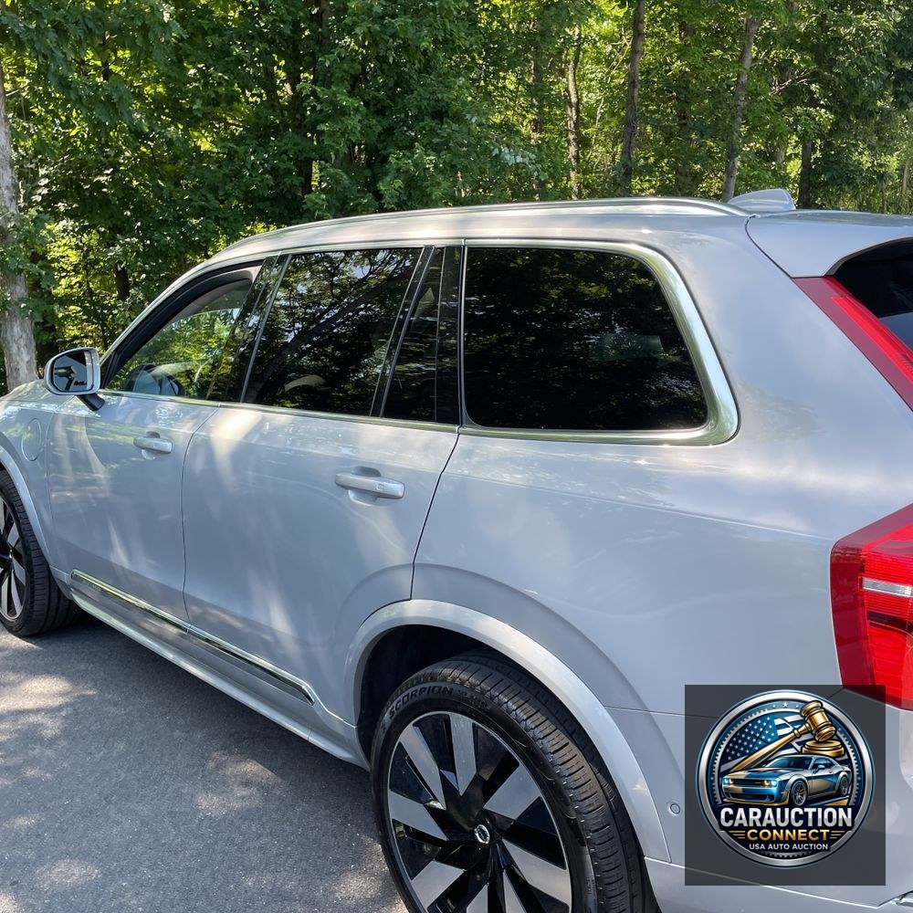 2024 Volvo XC90 T8 - Plus PHEV