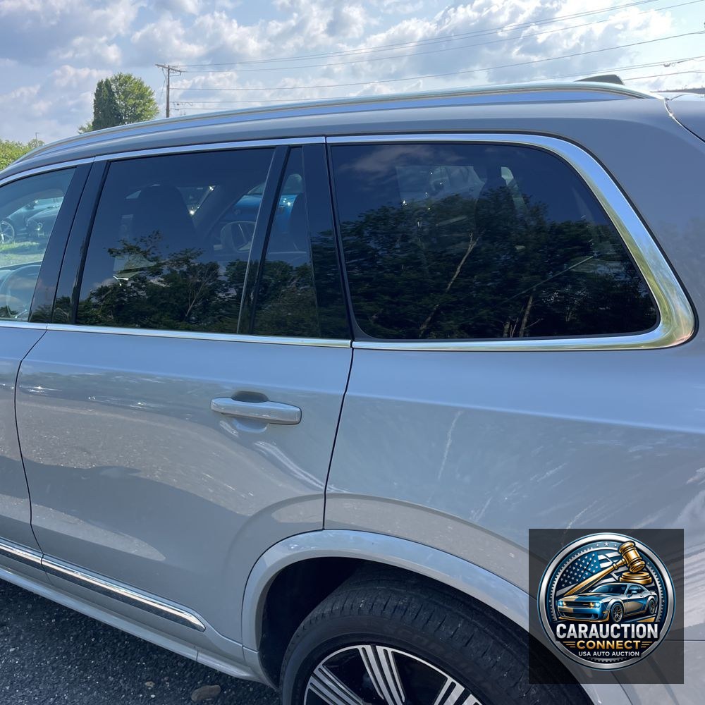 2024 Volvo XC90 T8 - Ultimate PHEV