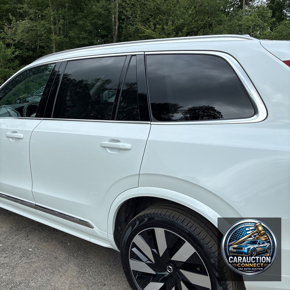 2024 Volvo XC90 T8 - Ultimate PHEV