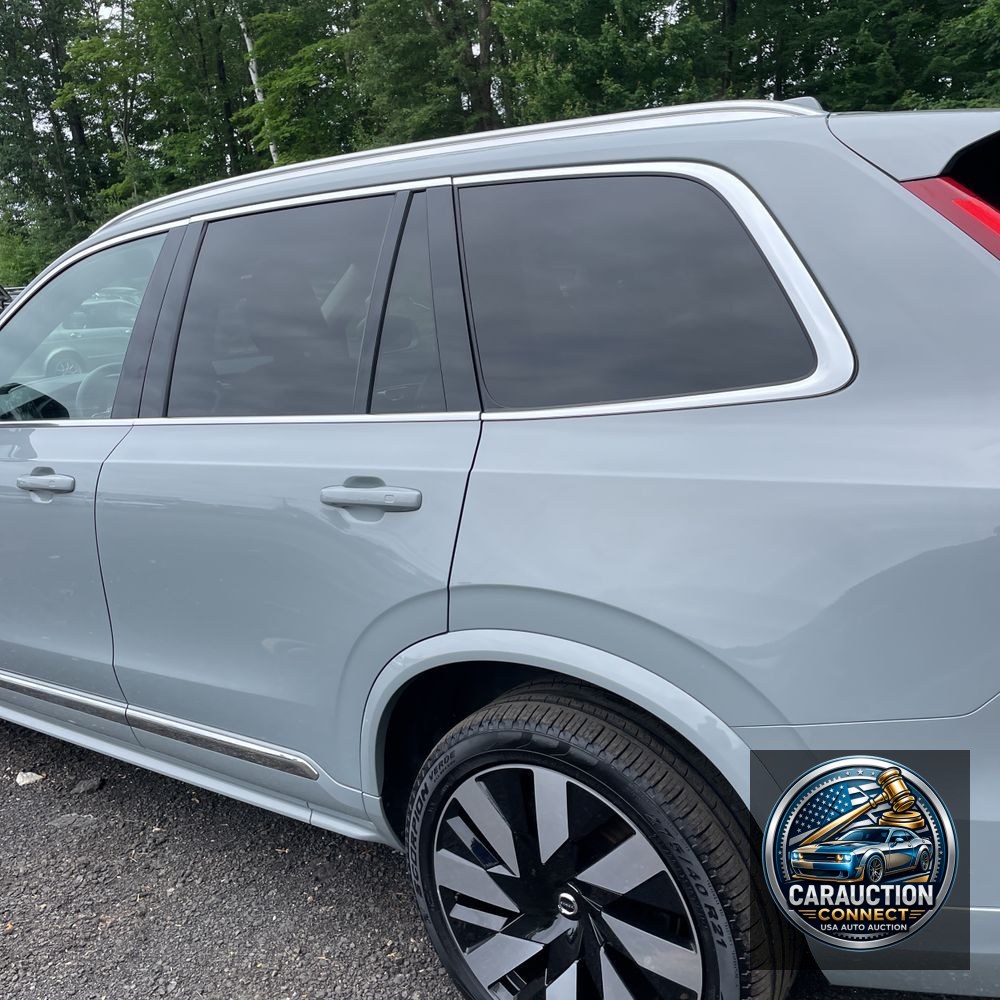 2024 Volvo XC90 T8 - Ultimate PHEV