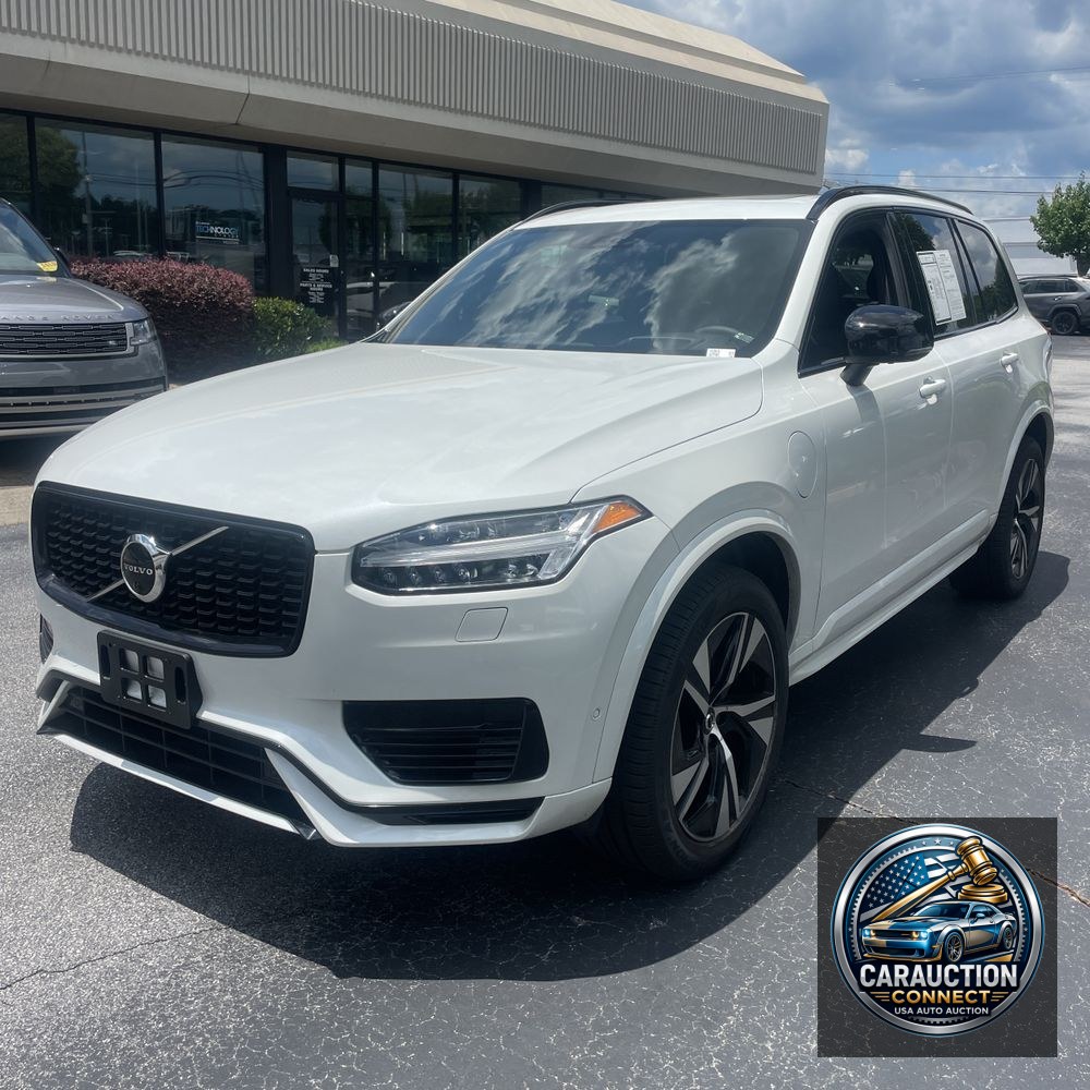 2022 Volvo XC90 T8 - R-Design