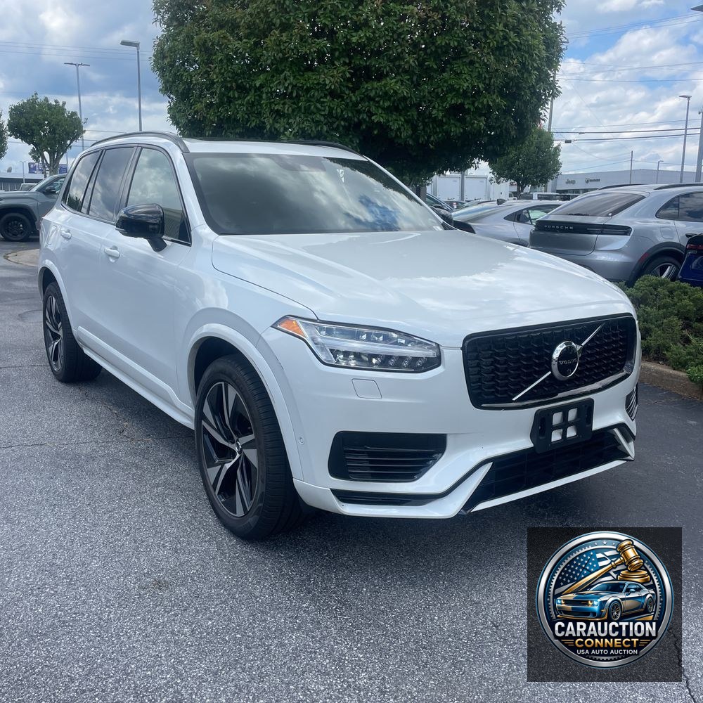 2022 Volvo XC90 T8 - R-Design