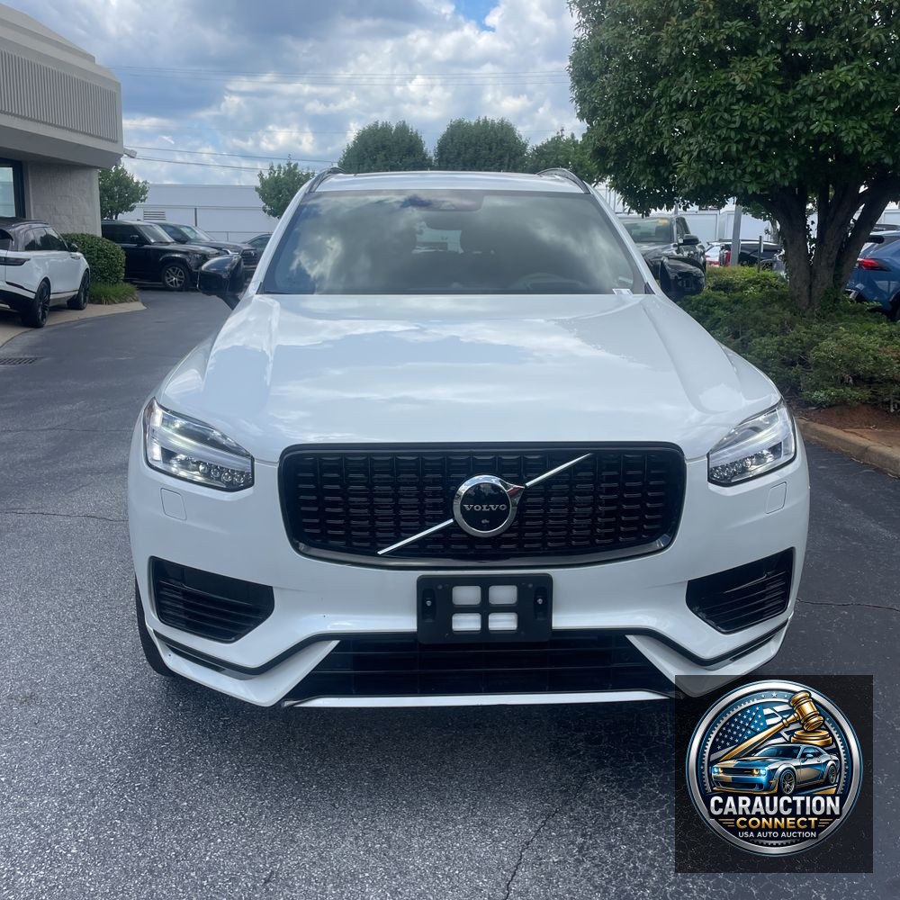 2022 Volvo XC90 T8 - R-Design