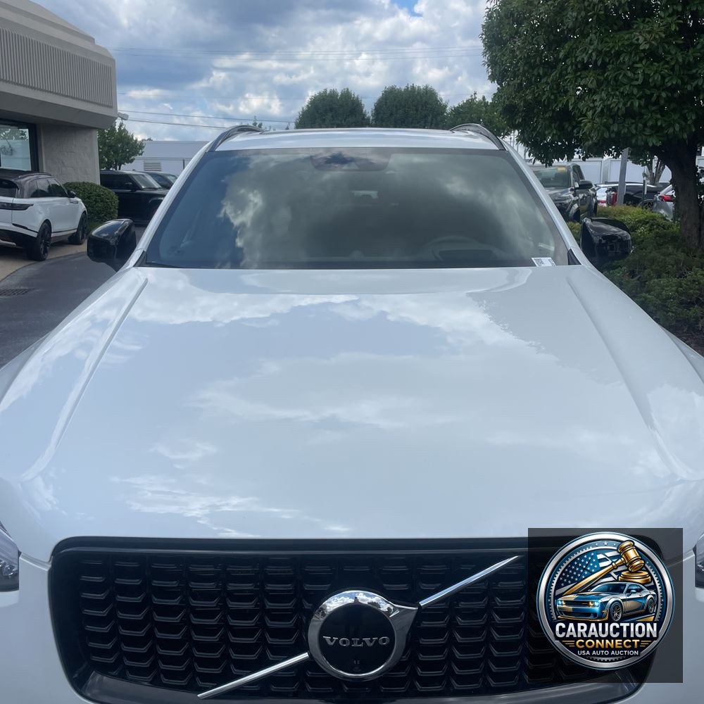 2022 Volvo XC90 T8 - R-Design