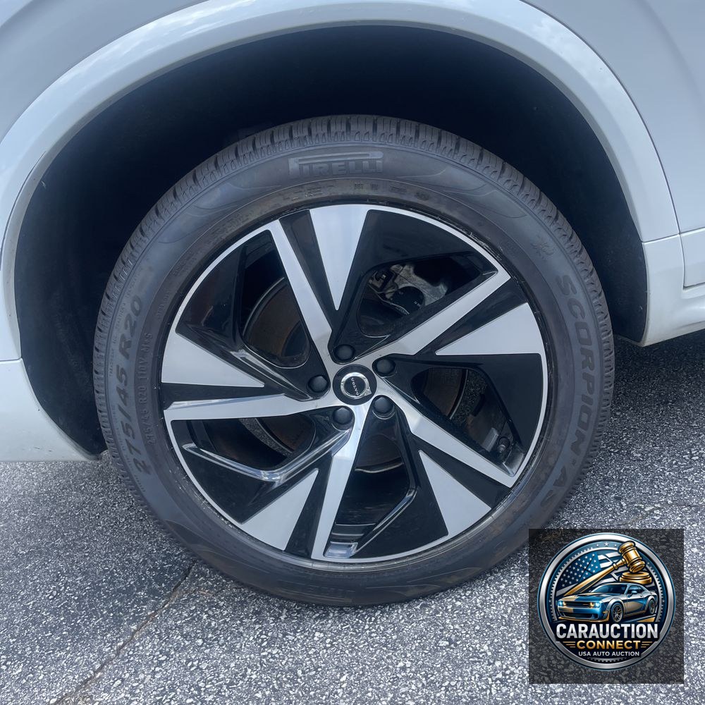 2022 Volvo XC90 T8 - R-Design
