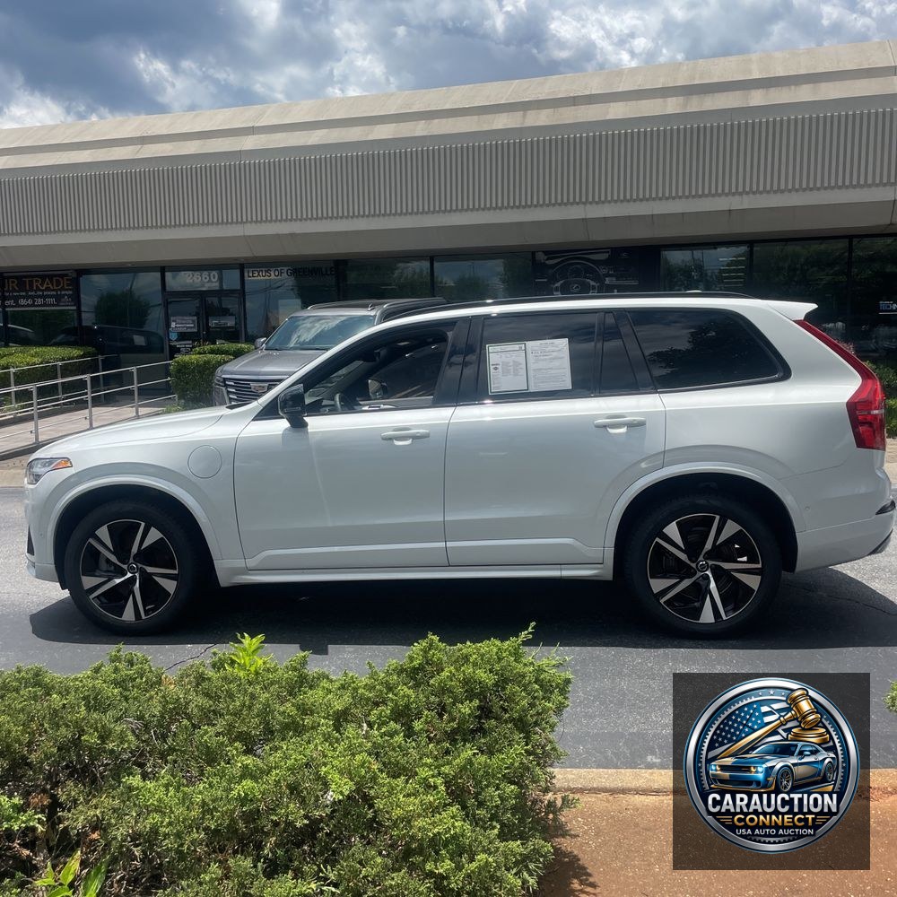 2022 Volvo XC90 T8 - R-Design