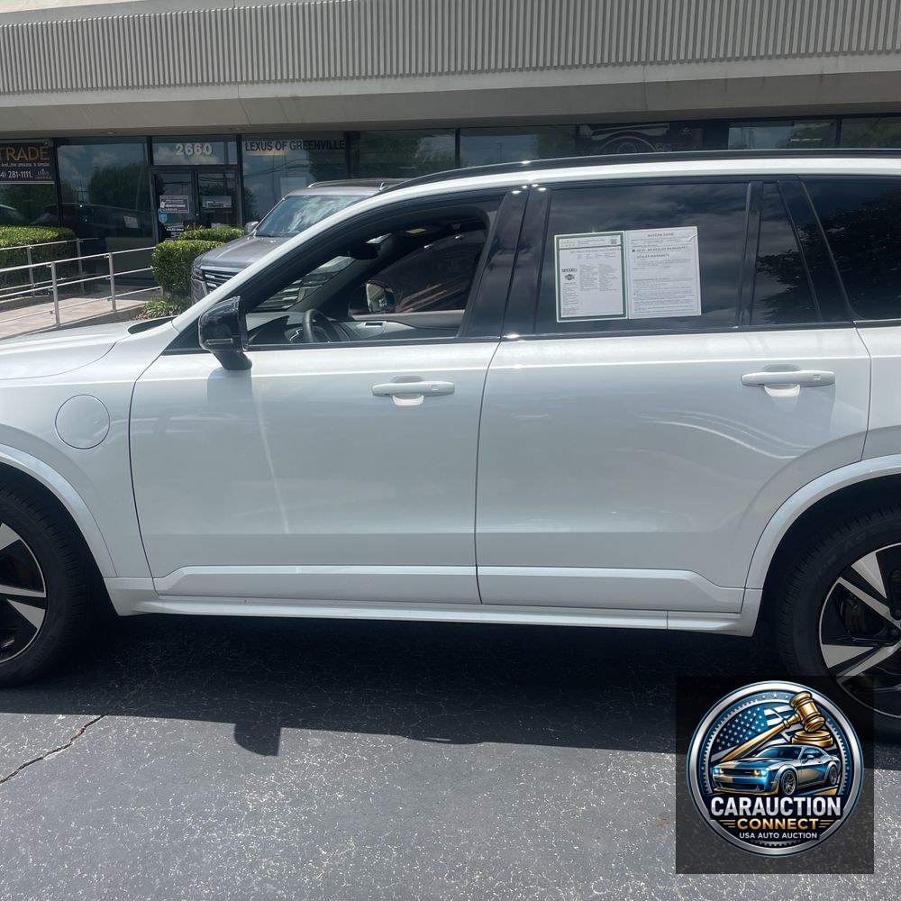 2022 Volvo XC90 T8 - R-Design