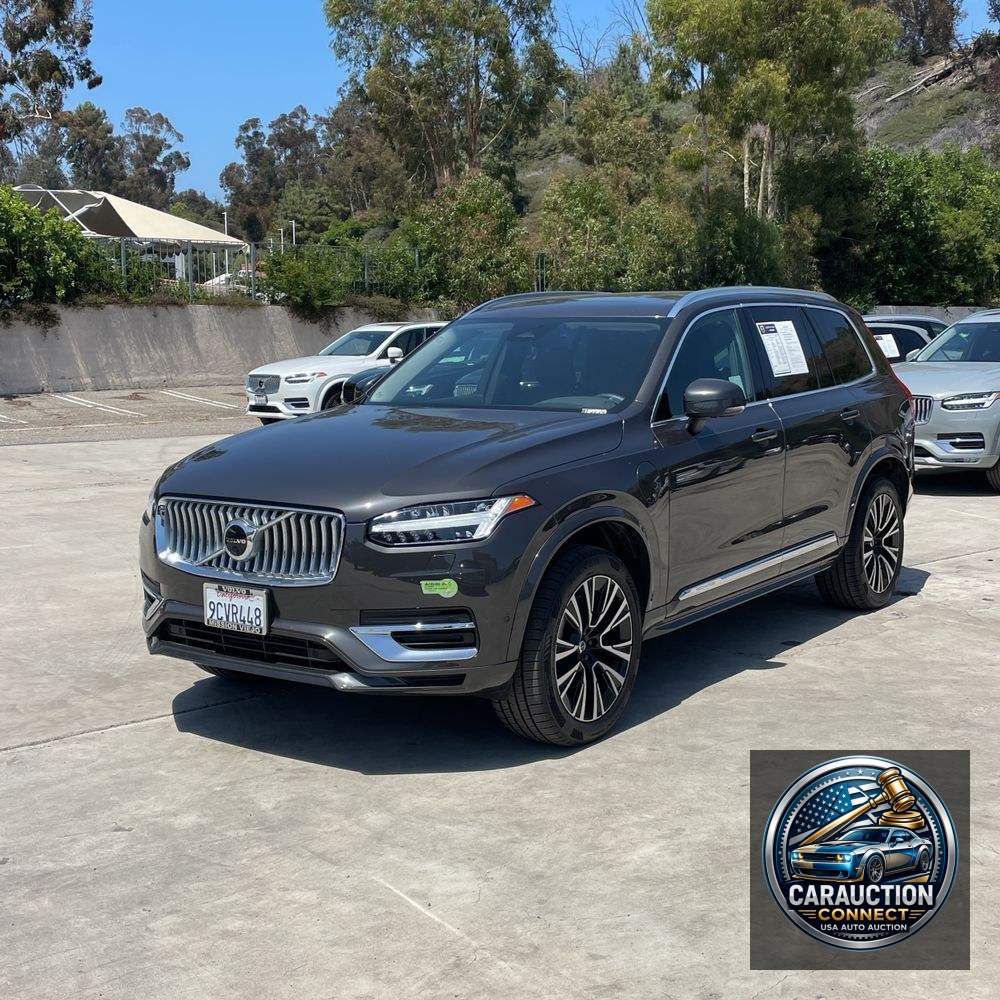 2023 Volvo XC90 T8 - Plus