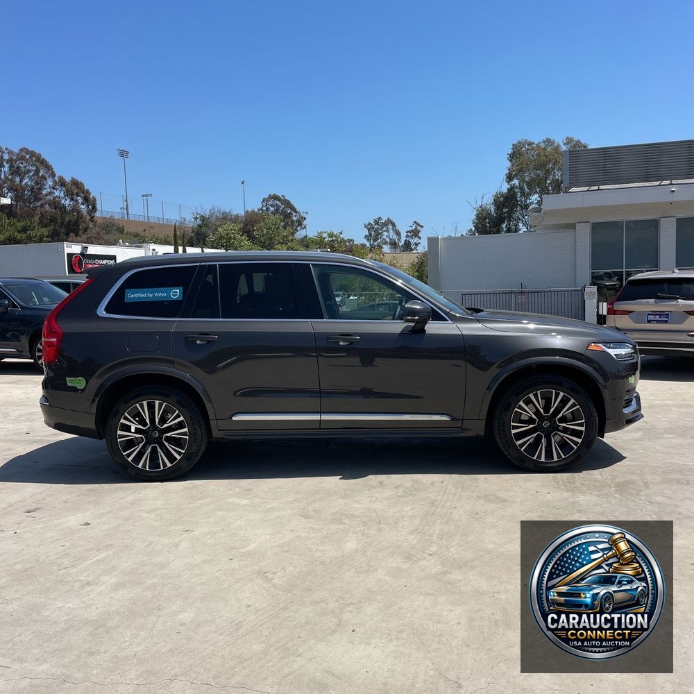 2023 Volvo XC90 T8 - Plus