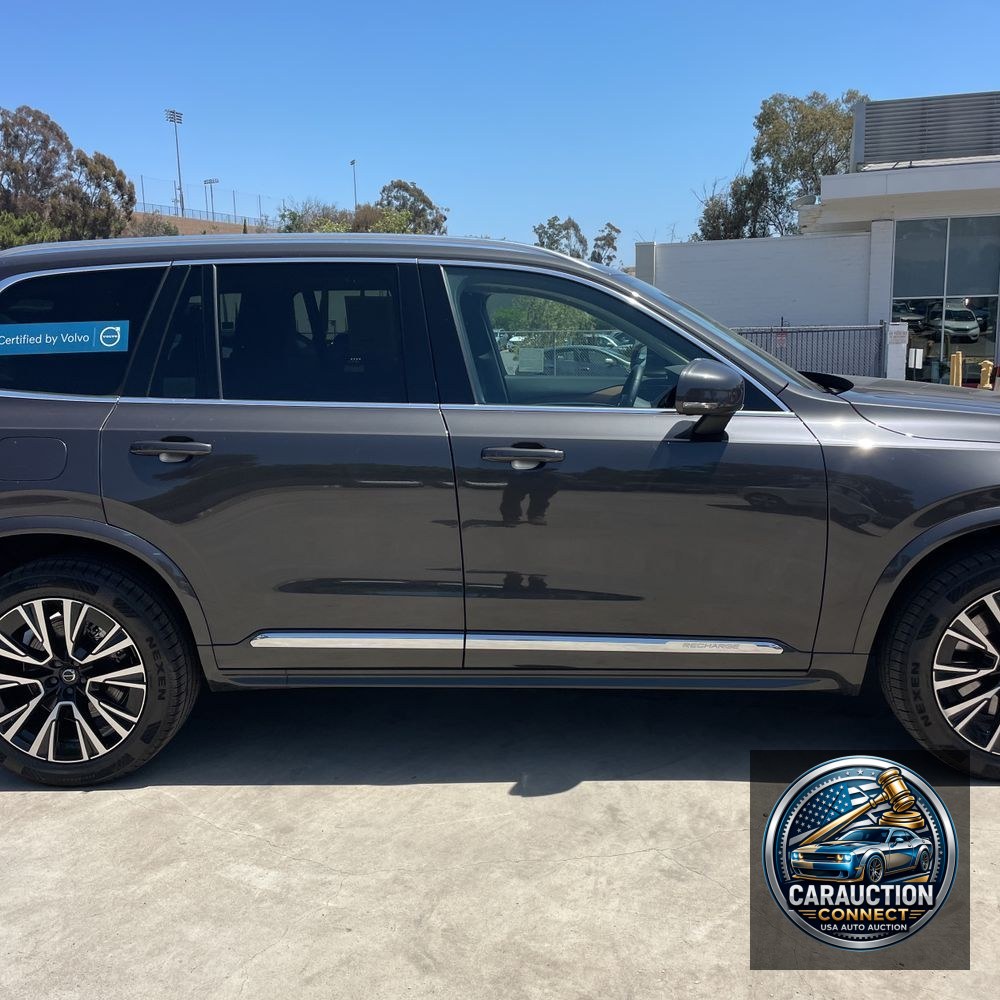 2023 Volvo XC90 T8 - Plus