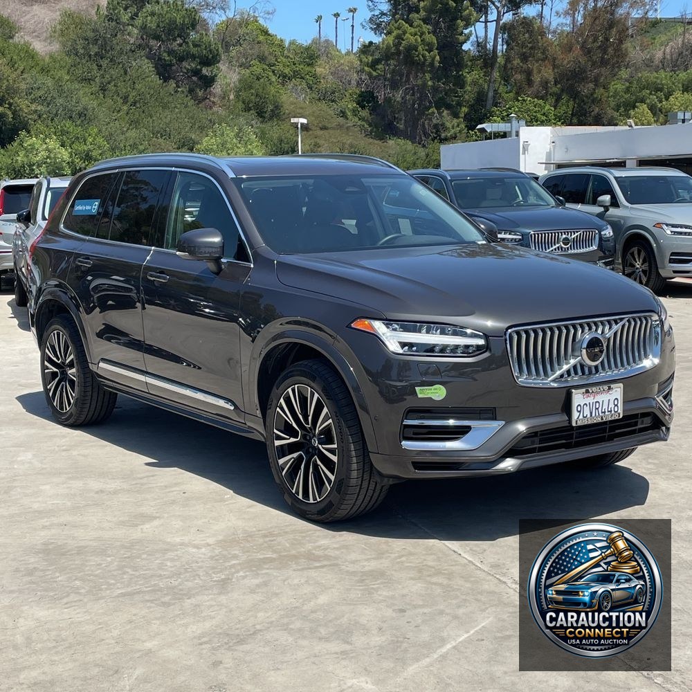 2023 Volvo XC90 T8 - Plus