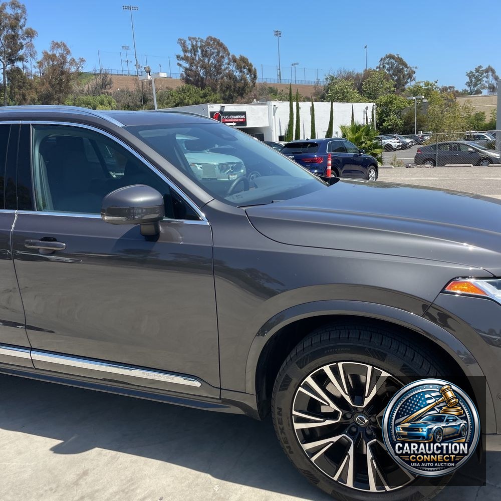 2023 Volvo XC90 T8 - Plus
