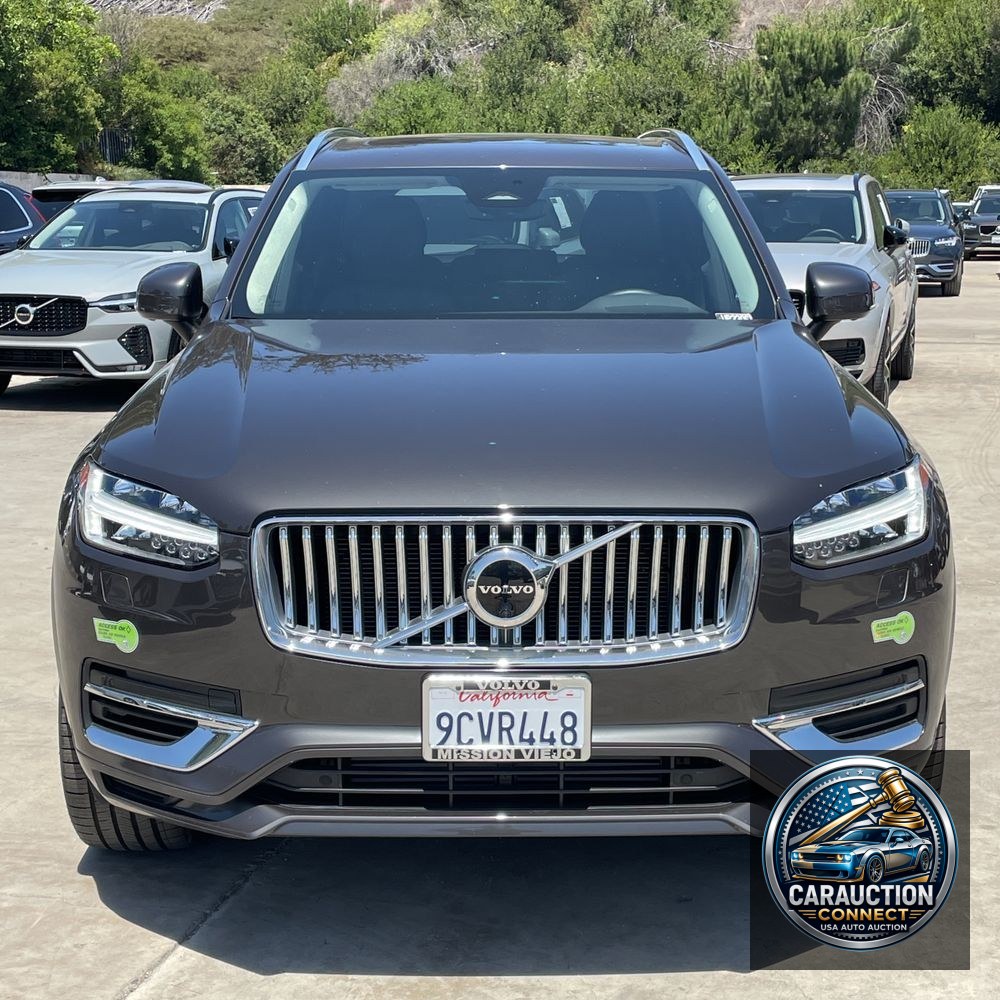 2023 Volvo XC90 T8 - Plus