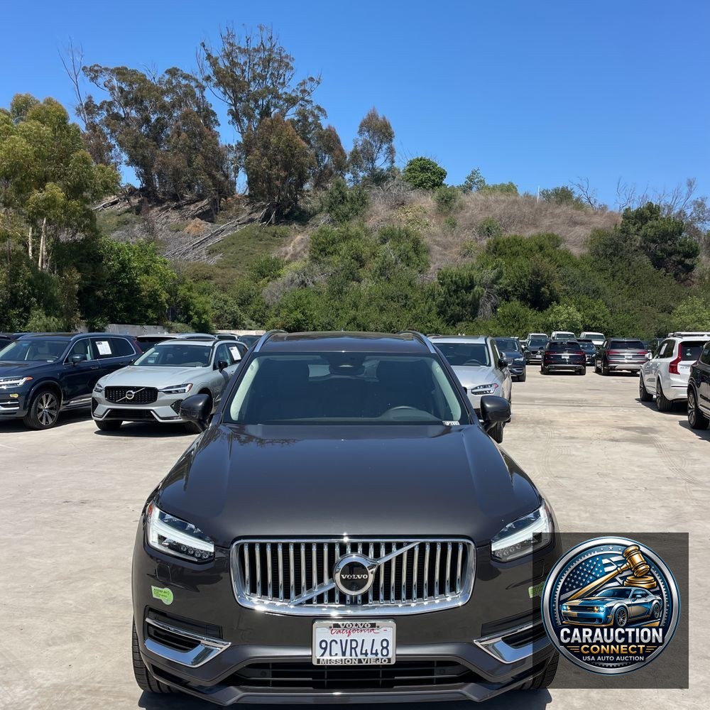2023 Volvo XC90 T8 - Plus