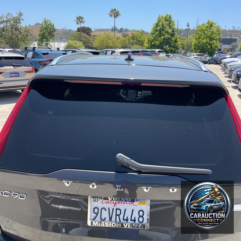 2023 Volvo XC90 T8 - Plus