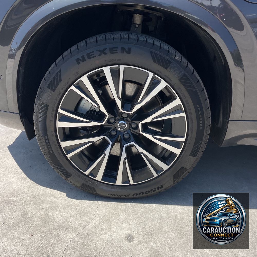 2023 Volvo XC90 T8 - Plus