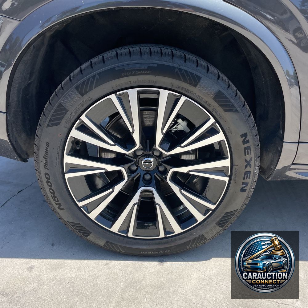 2023 Volvo XC90 T8 - Plus