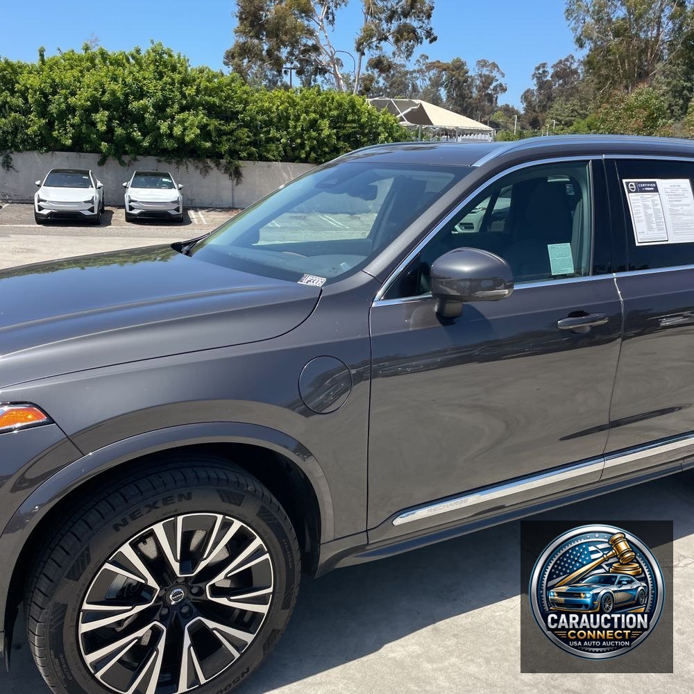 2023 Volvo XC90 T8 - Plus