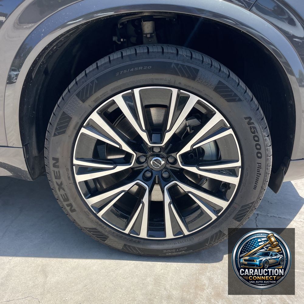 2023 Volvo XC90 T8 - Plus