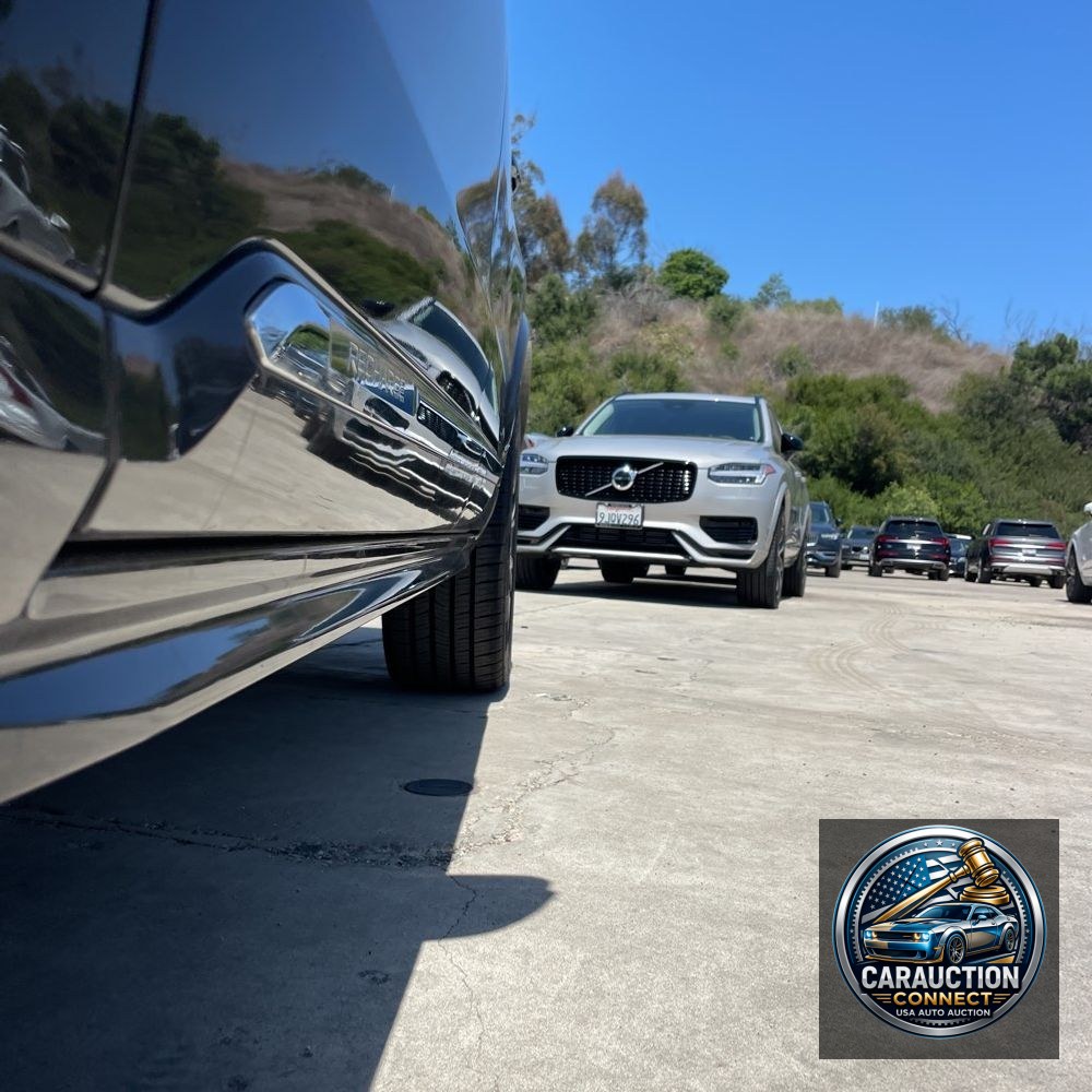 2023 Volvo XC90 T8 - Plus