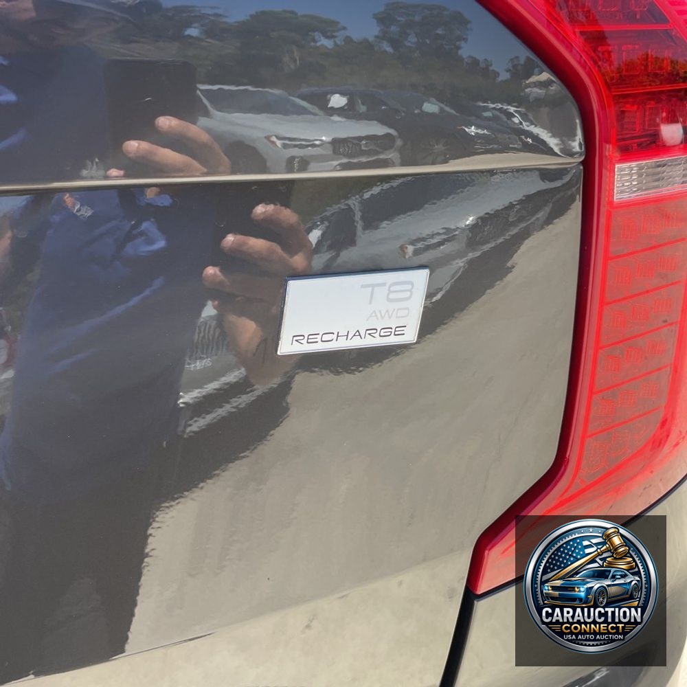 2023 Volvo XC90 T8 - Plus