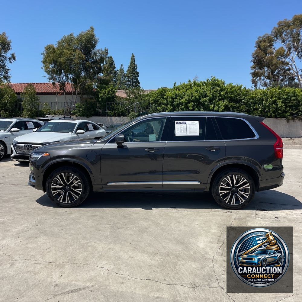 2023 Volvo XC90 T8 - Plus