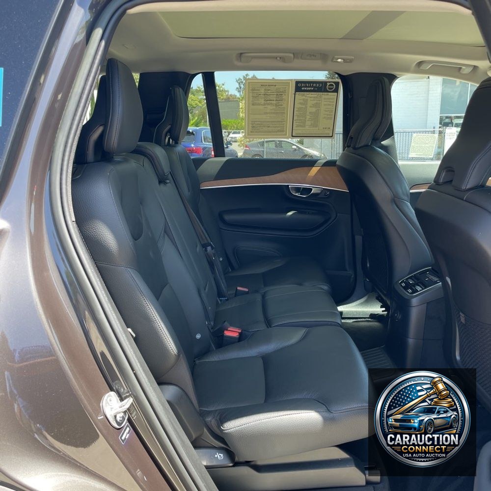 2023 Volvo XC90 T8 - Plus
