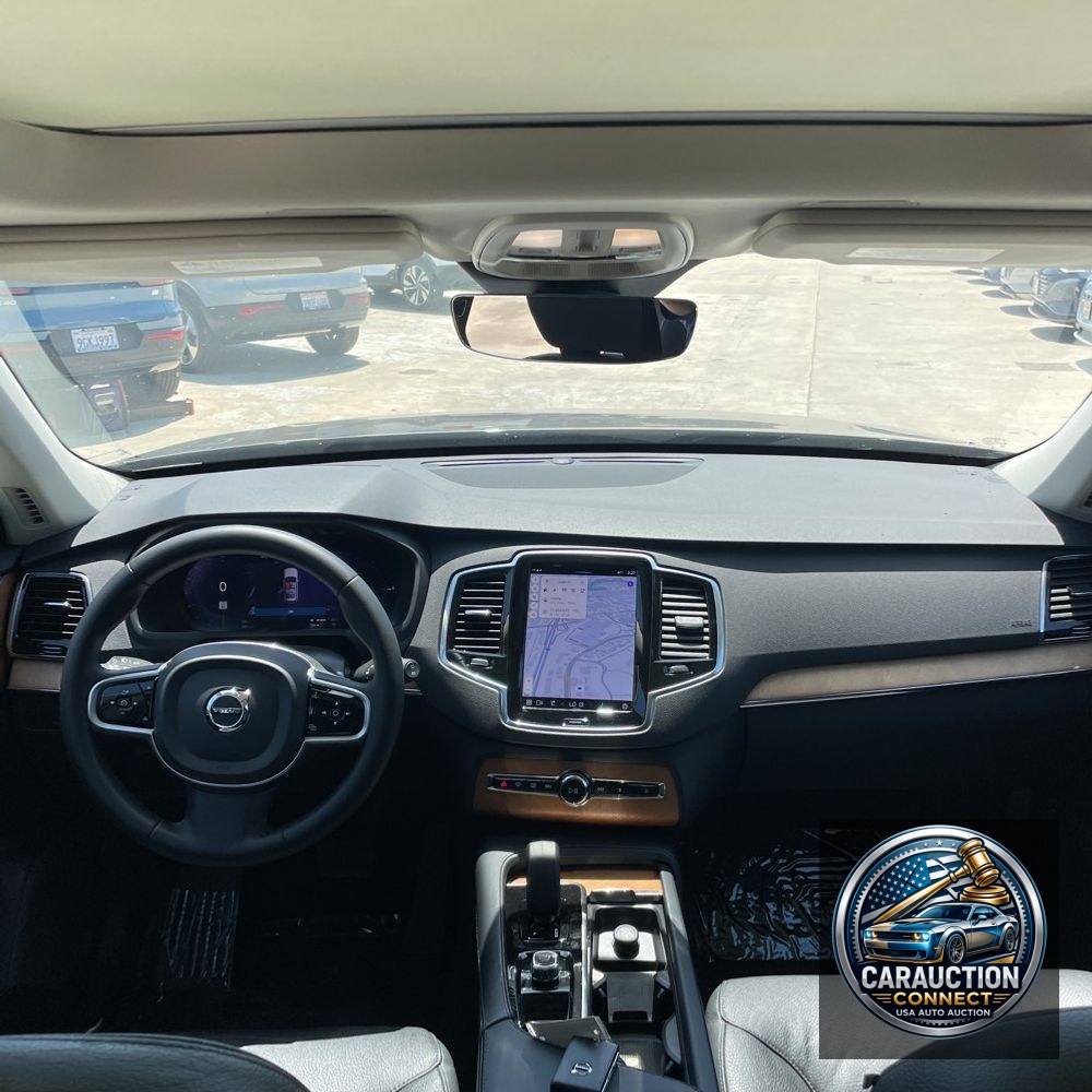 2023 Volvo XC90 T8 - Plus