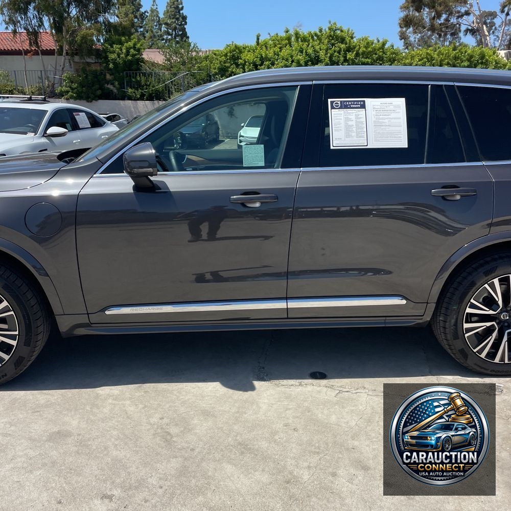 2023 Volvo XC90 T8 - Plus