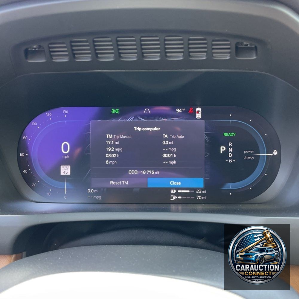 2023 Volvo XC90 T8 - Plus