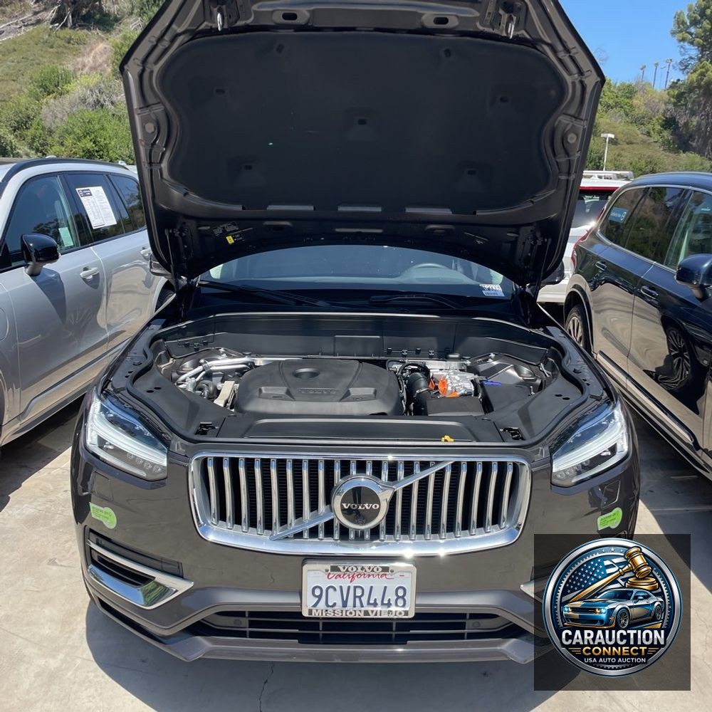 2023 Volvo XC90 T8 - Plus