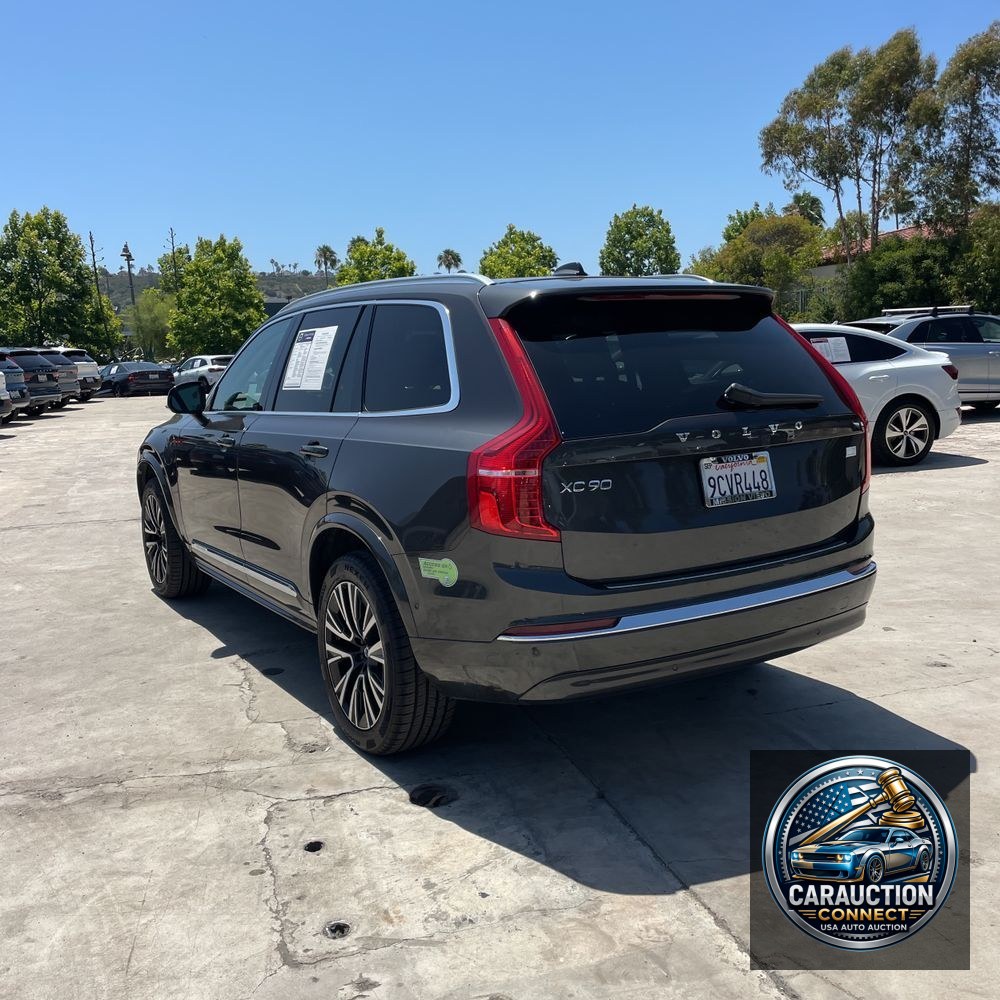 2023 Volvo XC90 T8 - Plus