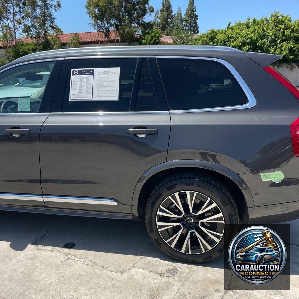 2023 Volvo XC90 T8 - Plus