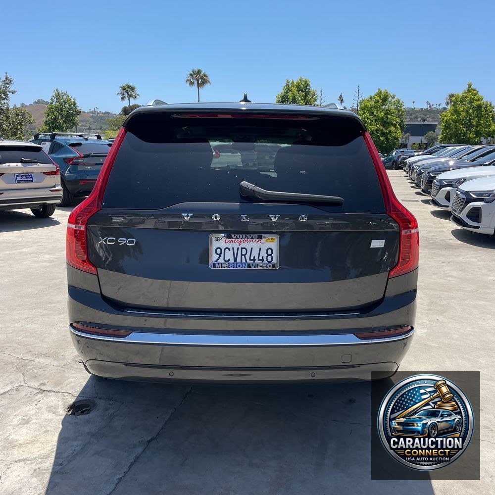 2023 Volvo XC90 T8 - Plus