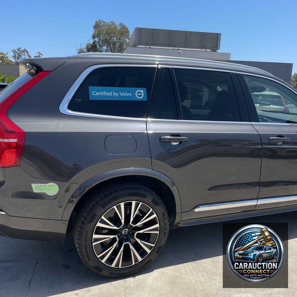 2023 Volvo XC90 T8 - Plus
